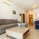 A05 - Luxury 1 Bed Fully Equipped With Pool